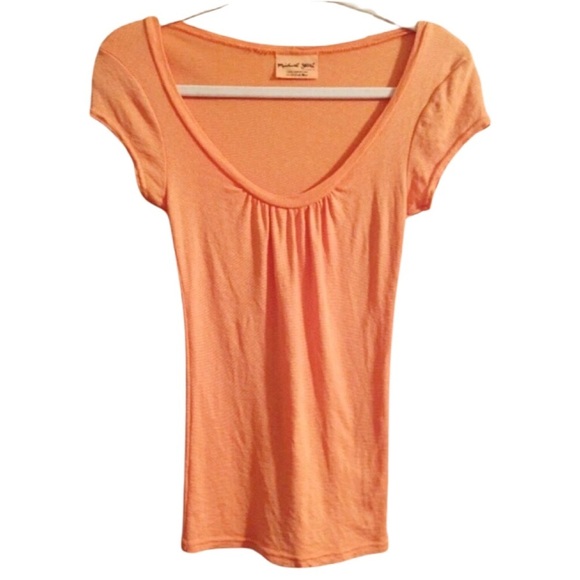 MICHAEL STARS Palisades Jersey V-Neck Tee in Sunkissed - Picture 2 of 8